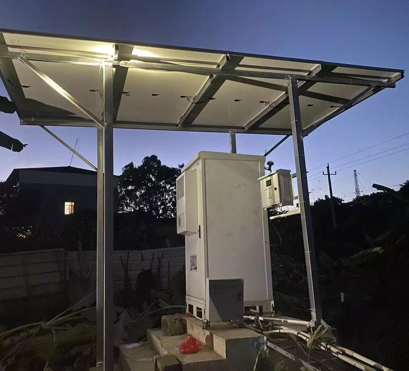 Contrôleur solaire MPPT pour cellules photovoltaïques empilées
